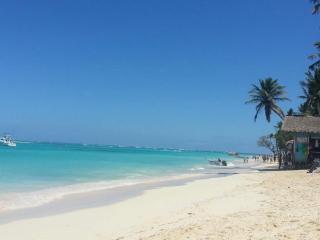 Chic Beachfront Apartment - Private Beach Access - 8