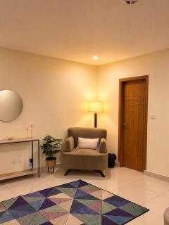 Executive Spacious 1BR Apartment, Rooftop pool & gym, Hostly Homes - 2