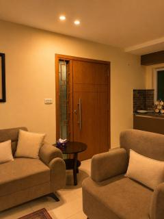 Executive Spacious 1BR Apartment, Rooftop pool & gym, Hostly Homes - 5