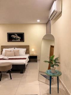 Executive Spacious 1BR Apartment, Rooftop pool & gym, Hostly Homes - 1