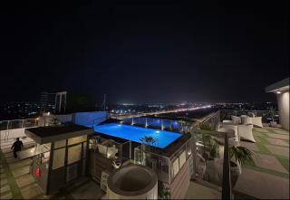 Executive Spacious 1BR Apartment, Rooftop pool & gym, Hostly Homes - 8
