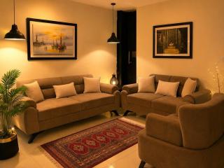 Executive Spacious 1BR Apartment, Rooftop pool & gym, Hostly Homes - 0