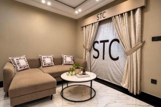 Luxury 1-Bed Apartment with Lounge & Terrace - 0