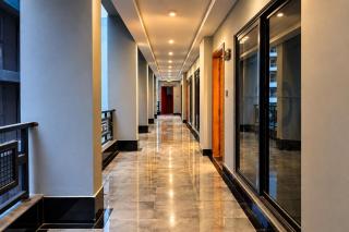 Luxury 1-Bed Apartment with Lounge & Terrace - 4