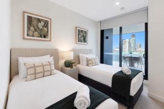 Riverfront 3BR with Stunning Views, Pool & 2 Parking - 4