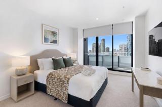 Riverfront 3BR with Stunning Views, Pool & 2 Parking - 5