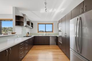 Mount Stuart Lookout - 3 Bedroom House with River View - 6