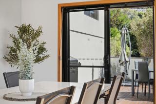Mount Stuart Lookout - 3 Bedroom House with River View - 5
