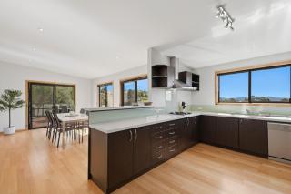Mount Stuart Lookout - 3 Bedroom House with River View - 2