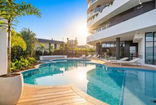 Riverfront 3BR with Stunning Views, Pool & 2 Parking - 6