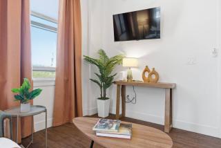 DWTN I King Bed I Free Parking I Green View I Gym - 4