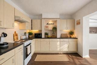 4BR Contractor Reading House Parking Long Stay Sleeps 10 - 9
