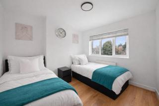 4BR Contractor Reading House Parking Long Stay Sleeps 10 - 5