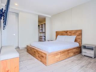 Modern Apartment with Private Jacuzzi Near the Beach - 5