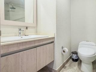 Modern Apartment with Private Jacuzzi Near the Beach - 3