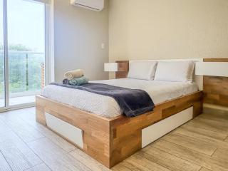 Modern Apartment with Private Jacuzzi Near the Beach - 9