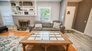 Spacious 3-BR Retreat Near Louisville Attractions - 2