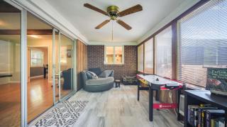 Spacious 5-Bedroom Retreat for 12 in Serene Neighborhood Near Louisville's Best Attractions - 3