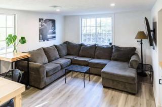 Spacious 5-Bedroom Retreat for 12 in Serene Neighborhood Near Louisville's Best Attractions - 2