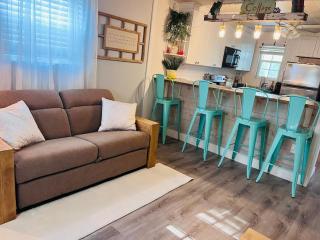 Blue Willow Country Cottage - 1
