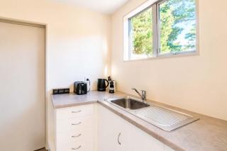 Pine Retreat -Cabin With Mountain Views - 1
