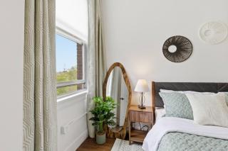 Dwtn I King Bed I Free Parking I Gym I Green View - 8