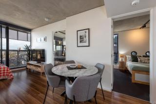Stylish 2-Bed Apt in Southbank - 2