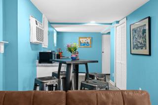 Charming Stay- Bottom Unit in Lou Arts District - 2