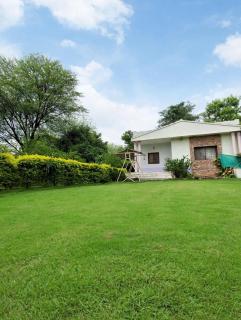 Entire 10000sq ft farm Villa Private pool AQs - 8