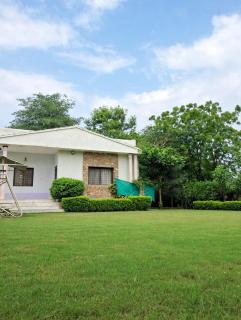Entire 10000sq ft farm Villa Private pool AQs - 6