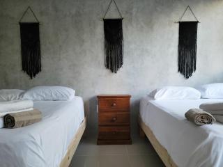 10pax House downtown close to hotel zone fast wifi - 2