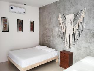 10pax House downtown close to hotel zone fast wifi - 5