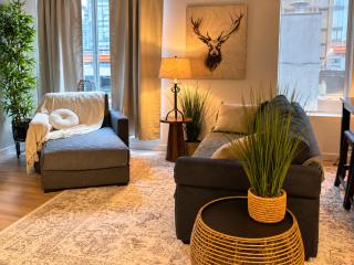 Modern Downtown Loft, Walk Everywhere, LRT at Doorstep - 0