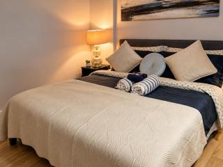 Modern Downtown Loft, Walk Everywhere, LRT at Doorstep - 1