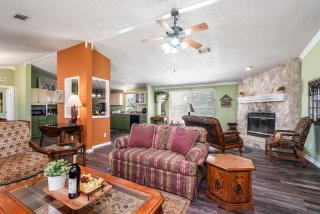 KKs Cozy Corner 3 Beds 2 Futons Couch Lounge - 6