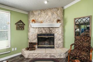 KKs Cozy Corner 3 Beds 2 Futons Couch Lounge - 3