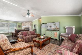 KKs Cozy Corner 3 Beds 2 Futons Couch Lounge - 2