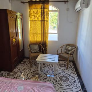 Chez Madam Rose - 1