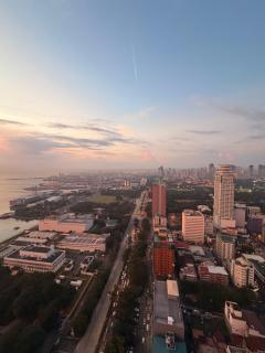 Classic-style Top Floor In Manila Bay - 3