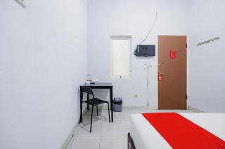 RedDoorz at Victory Homestay Karawaci - 3
