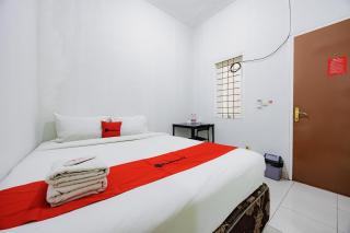 RedDoorz at Victory Homestay Karawaci - 2