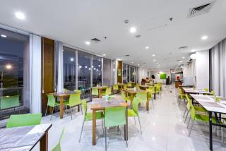 Whiz Prime Hotel Megamas Manado - 8