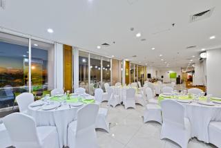 Whiz Prime Hotel Megamas Manado - 6