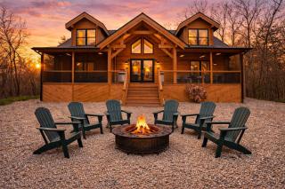 Family-friendly cabin with game room and backyard - 0