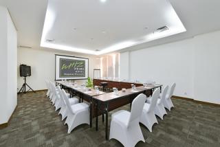 Whiz Prime Hotel Megamas Manado - 3