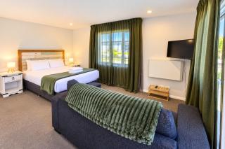 Studio Getaway | Walk to Mt Iron & Wanaka Town - 0