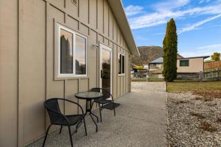 Studio Getaway | Walk to Mt Iron & Wanaka Town - 5