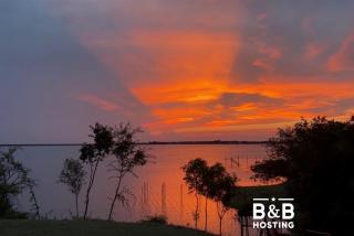 Best Sunsets on the Lake 2-Bed 1-Bath Gameroom - 0
