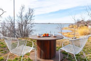 Best Sunsets on the Lake 2-Bed 1-Bath Gameroom - 8
