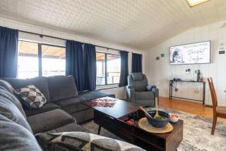 Best Sunsets on the Lake 2-Bed 1-Bath Gameroom - 3